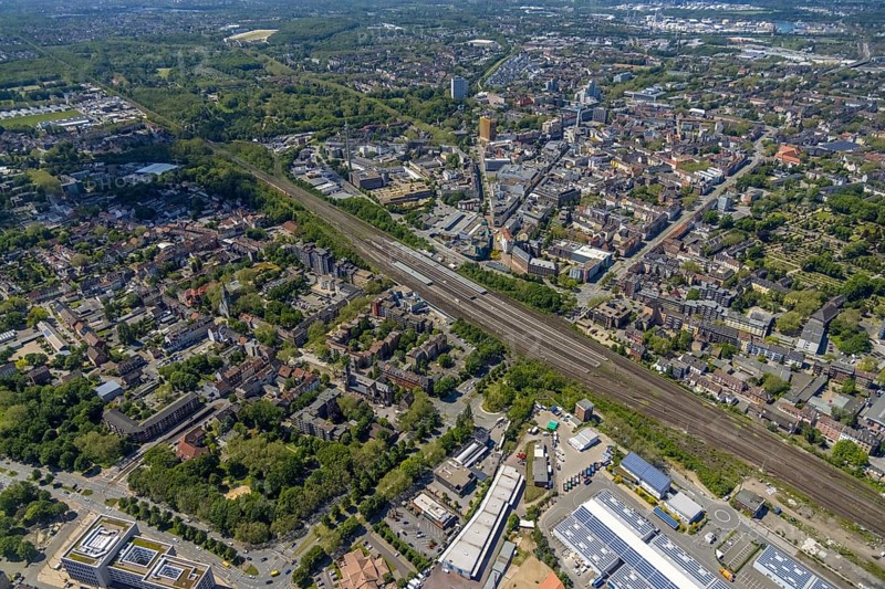 Aerial view, main centre Gelsenkirchen-Mitte, City Gelsenkirchen, Bahnhofstraße, market place, retail centre, Schalke, Gelsenkirchen, Ruhr area, North Rhine-Westphalia, Germany, DE, Europe, birds-eyes view, aerial view, aerial photography, aerial photography, overview, overview, bird's eye view, retail centres of the city of Gelsenkirchen, shopping street, district