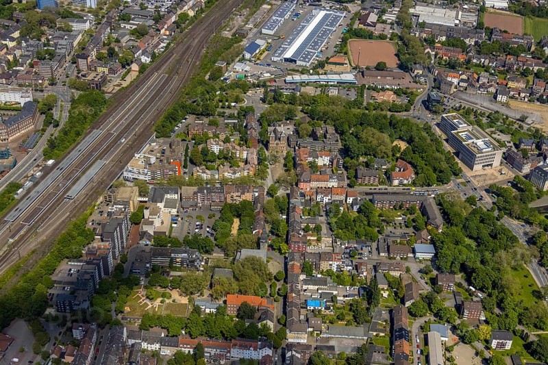 Aerial view, main centre Gelsenkirchen-Mitte, City Gelsenkirchen, Bahnhofstraße, market place, retail centre, Schalke, Gelsenkirchen, Ruhr area, North Rhine-Westphalia, Germany, DE, Europe, birds-eyes view, aerial view, aerial photography, aerial photography, overview, overview, bird's eye view, retail centres of the city of Gelsenkirchen, shopping street, district