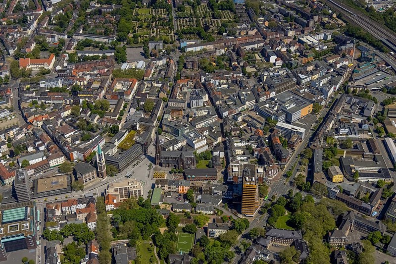Aerial view, main centre Gelsenkirchen-Mitte, City Gelsenkirchen, Bahnhofstraße, market place, retail centre, Schalke, Gelsenkirchen, Ruhr area, North Rhine-Westphalia, Germany, DE, Europe, birds-eyes view, aerial view, aerial photography, aerial photography, overview, overview, bird's eye view, retail centres of the city of Gelsenkirchen, shopping street, district
