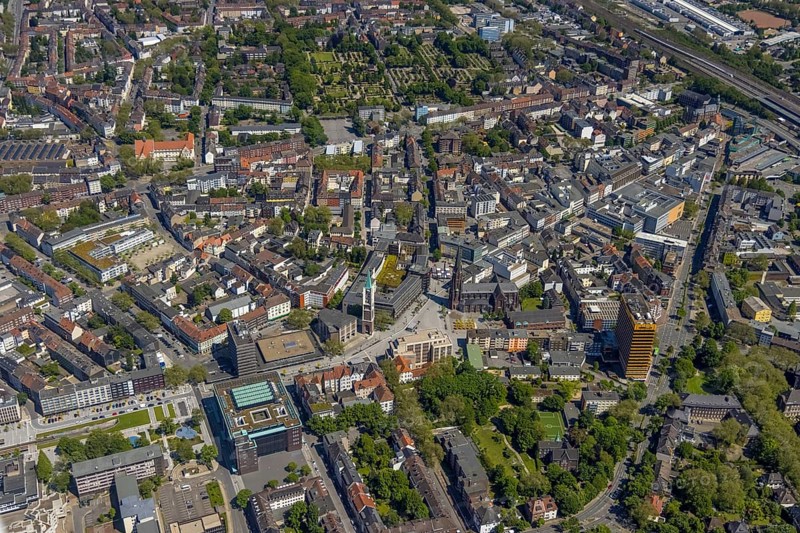 Aerial view, main centre Gelsenkirchen-Mitte, City Gelsenkirchen, Bahnhofstraße, market place, retail centre, Schalke, Gelsenkirchen, Ruhr area, North Rhine-Westphalia, Germany, DE, Europe, birds-eyes view, aerial view, aerial photography, aerial photography, overview, overview, bird's eye view, retail centres of the city of Gelsenkirchen, shopping street, district