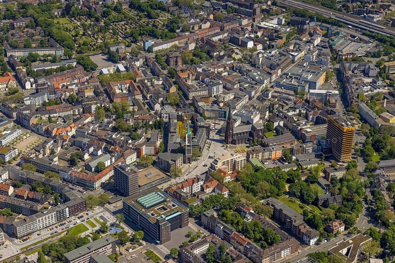 Aerial view, main centre Gelsenkirchen-Mitte, City Gelsenkirchen, Bahnhofstraße, market place, retail centre, Schalke, Gelsenkirchen, Ruhr area, North Rhine-Westphalia, Germany, DE, Europe, birds-eyes view, aerial view, aerial photography, aerial photography, overview, overview, bird's eye view, retail centres of the city of Gelsenkirchen, shopping street, district