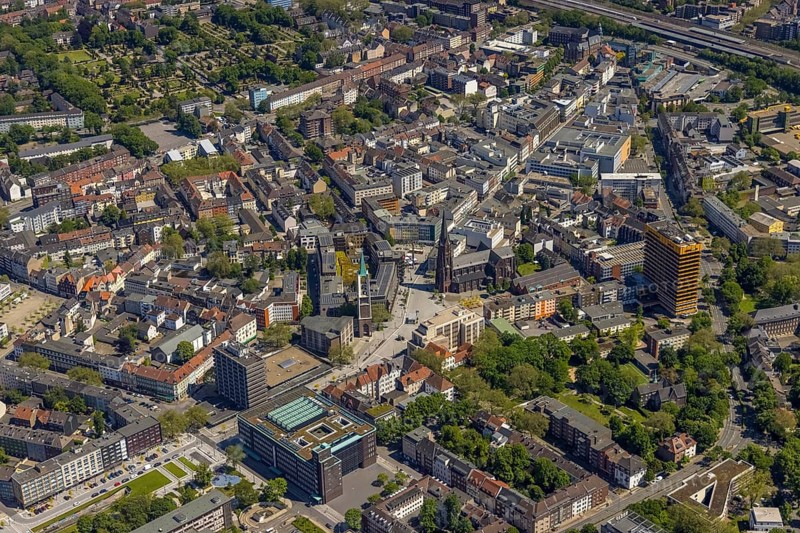 Aerial view, main centre Gelsenkirchen-Mitte, City Gelsenkirchen, Bahnhofstraße, market place, retail centre, Schalke, Gelsenkirchen, Ruhr area, North Rhine-Westphalia, Germany, DE, Europe, birds-eyes view, aerial view, aerial photography, aerial photography, overview, overview, bird's eye view, retail centres of the city of Gelsenkirchen, shopping street, district