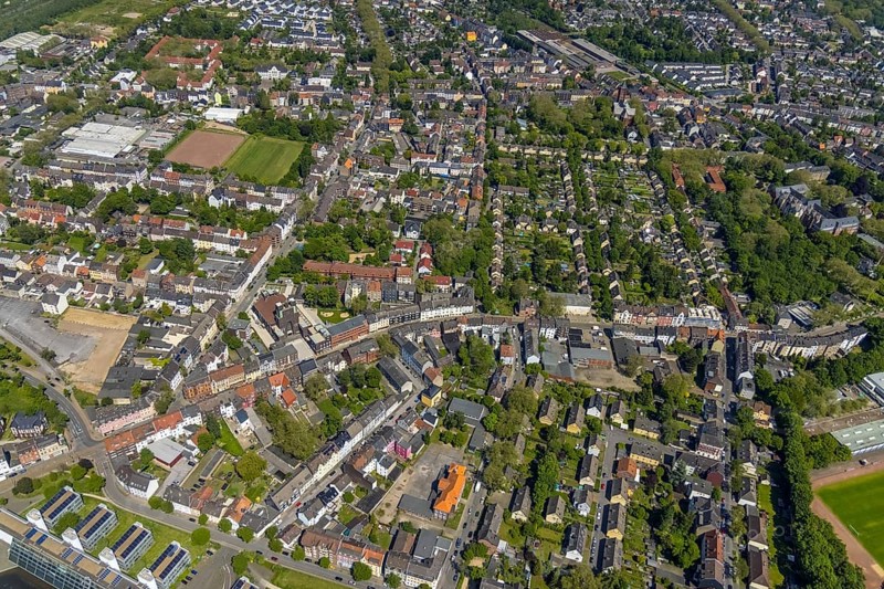 Aerial view, supplementary location retail centre, Bochumer Straße, Wissenschaftspark Gelsenkirchen GmbH, Ückendorf, Gelsenkirchen, Ruhr area, North Rhine-Westphalia, Germany, DE, Europe, birds-eyes view, aerial view, aerial photography, aerial photography, overview, overview, bird's eye view, retail centre, retail centres of the city of Gelsenkirchen, shopping street, district