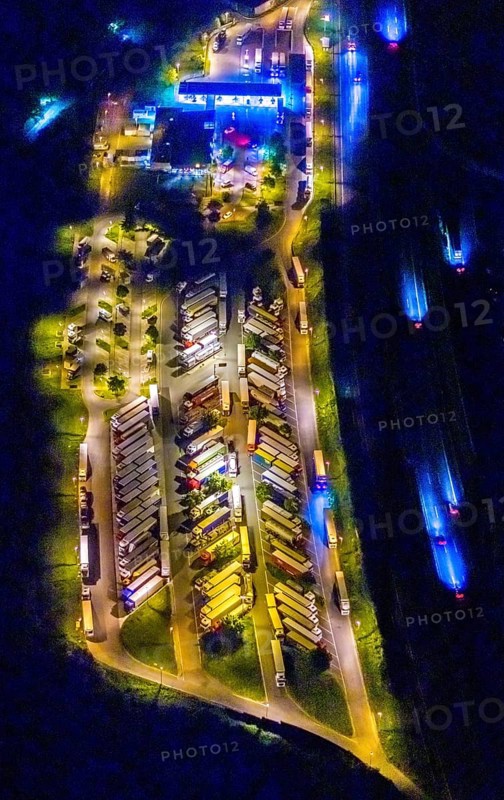 Aerial photo, motorway service area Resser Mark, Resse, Gelsenkirchen, Ruhr area, North Rhine-Westphalia, Germany, motorway A2, DE, twilight photography, Europe, shapes and colours, truck parking, tracers, light pollution, aerial photography, aerial photography, night, night photography, night flight, parking, road traffic, overview, bird's eye view, illuminated road traffic, birds-eyes view, nightflight, overview