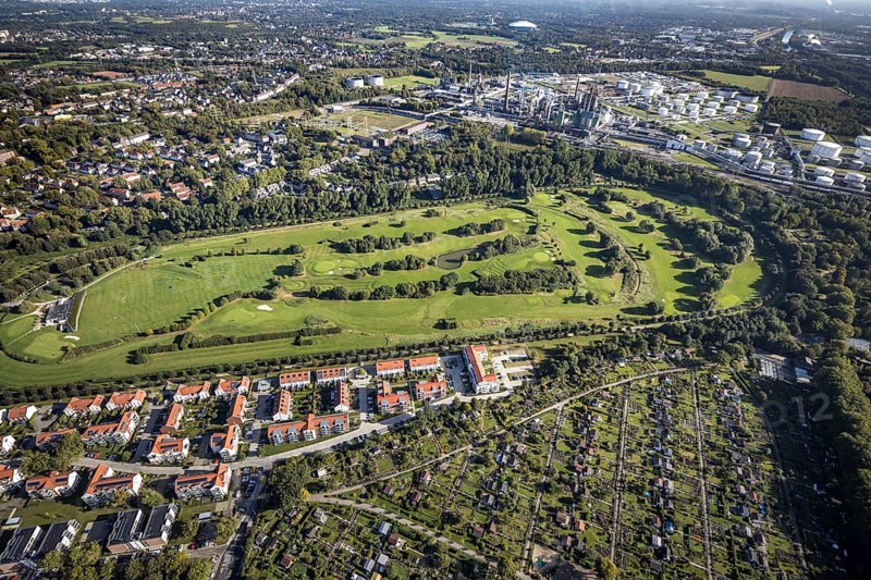 Aerial view, golf course golf club Schloss Horst in the district Horst in Gelsenkirchen, Ruhr area, North Rhine-Westphalia, Germany, DE, Europe, Gelsenkirchen, golf, golf course, golf club, golf course, golf meadow, aerial view, aerial photography, aerial photography, sports, overview, bird's-eye view, overview