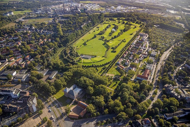 Aerial view, golf course golf club Schloss Horst and Schloss Horst in the district Horst in Gelsenkirchen, Ruhr area, North Rhine-Westphalia, Germany, DE, Europe, Gelsenkirchen, golf, golf course, golf club, golf meadow, aerial view, aerial photography, aerial photography, Museum Schloss Horst, castle, sports, overview, bird's-eye view, overview