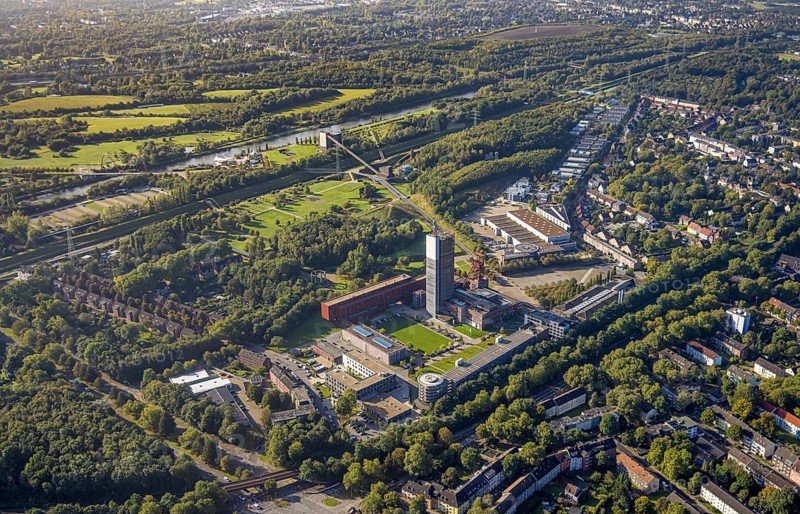 Aerial view, Hercules of Gelsenkirchen sculpture in the Nordstern industrial park on the winding tower of the former Nordstern colliery in the Horst district of Gelsenkirchen, Ruhr area, North Rhine-Westphalia, Germany, DE, Europe, figures, Gelsenkirchen, aerial view, aerial photography, aerial photography, monumental statue, sculpture, symbol, overview, bird's-eye view, overview