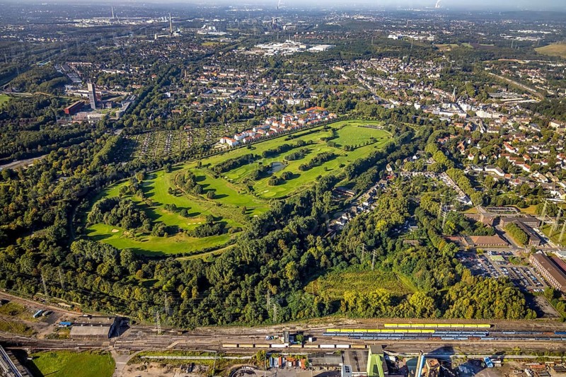 Aerial view, golf course golf club Schloss Horst in the district Horst in Gelsenkirchen, Ruhr area, North Rhine-Westphalia, Germany, DE, Europe, Gelsenkirchen, golf, golf course, golf club, golf course, golf meadow, aerial view, aerial photography, aerial photography, sports, overview, bird's-eye view, overview