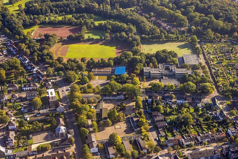 Aerial view, comprehensive school Erle with sports field in the district Erle in Gelsenkirchen, Ruhr area, North Rhine-Westphalia, Germany, education, educational institution, DE, Europe, football field, football stadium, Gelsenkirchen, comprehensive school, educational institute, aerial view, aerial photography, aerial photography, school, sports, sports facilities, sports field, sports facility, overview, bird's-eye view, bird's-eye view, overview
