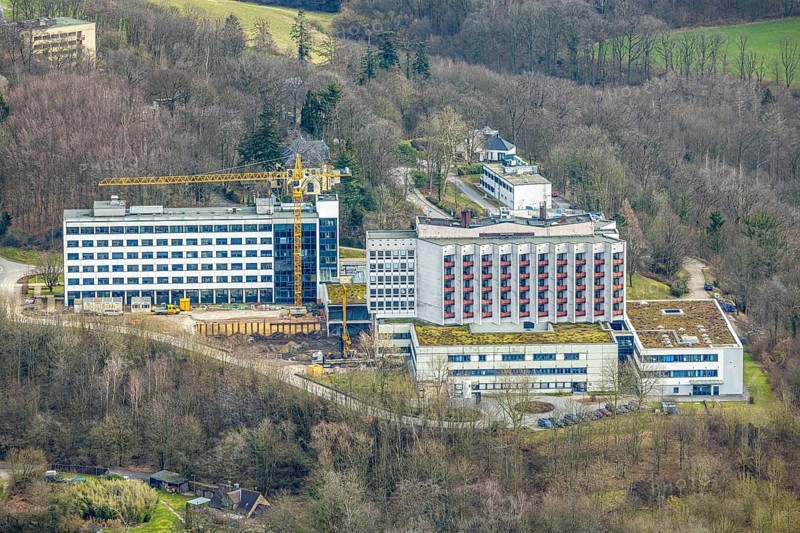 Aerial view, Ruhrlandklinik with construction site, Essen-Heidhausen, Essen, Ruhr area, North Rhine-Westphalia, Germany, construction work, construction area, construction site, building plots, construction project, construction site, DE, Europe, specialist clinic, healthcare, hospital, clinic, clinic centre, hospital, aerial view, aerial photography, aerial photography, medical facility, medical aid, new building, emergency service, Tüschener Weg, overview, bird's eye view, birds-eyes view, overview, medical care