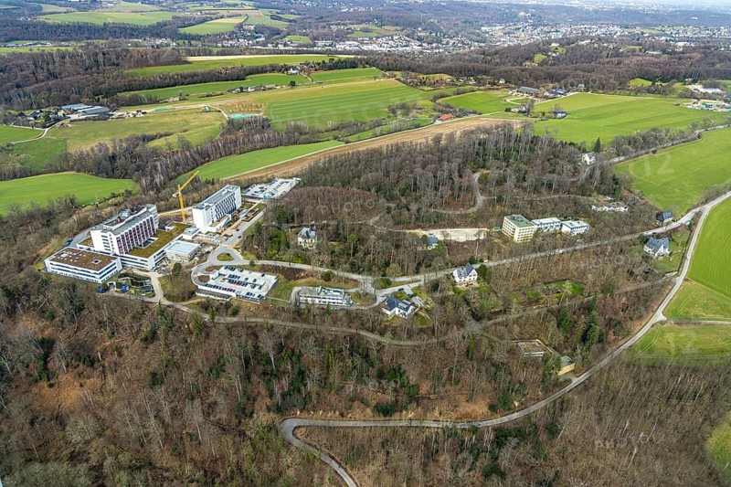 Aerial view, Ruhrlandklinik with construction site, Essen-Heidhausen, Essen, Ruhr area, North Rhine-Westphalia, Germany, construction work, construction area, construction site, building plots, construction project, construction site, DE, Europe, specialist clinic, healthcare, hospital, clinic, clinic centre, hospital, aerial view, aerial photography, aerial photography, medical facility, medical aid, new building, emergency service, Tüschener Weg, overview, bird's eye view, birds-eyes view, overview, medical care