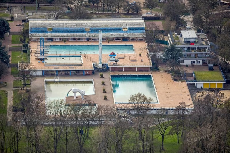 Aerial view, Grugabad im Grugapark, Essen-Rüttenscheid, Essen, Ruhr area, North Rhine-Westphalia, Germany, bathing establishment, bathing resort, DE, Europe, outdoor pool, leisure pool, leisure activities, aerial view, aerial photography, aerial photography, swimming pool, swimming pool, overview, bird's-eye view, overview