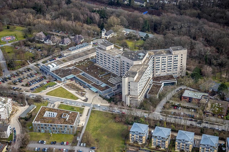 Aerial view, Alfried Krupp Hospital, Essen-Rüttenscheid, Essen, Ruhr area, North Rhine-Westphalia, Germany, DE, Europe, healthcare, hospital, clinic, clinic centre, hospital, aerial photograph, aerial photography, aerial photography, medical facility, medical aid, emergency service, overview, bird's-eye view, birds-eyes view, overview, medical care