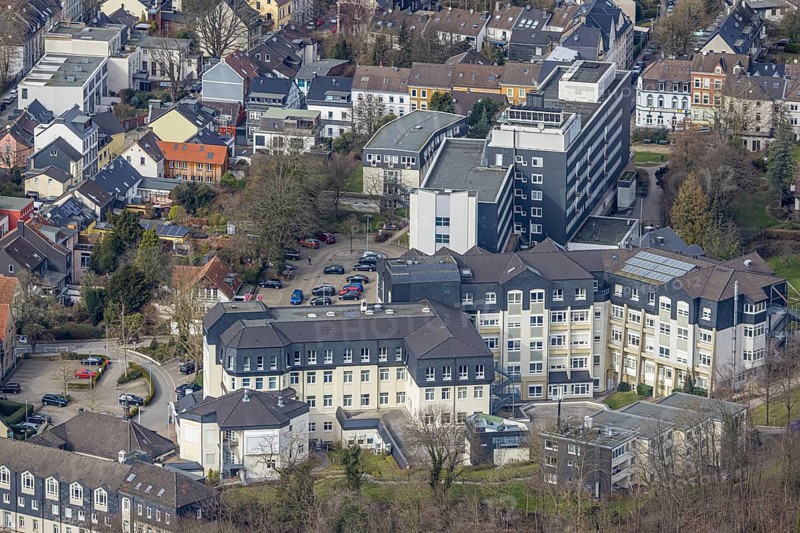 Aerial view, Kliniken Essen Mitte - Evangelisches Krankenhaus Essen-Werden, St. Josef Krankenhaus Essen-Werden, Werden, Essen, Ruhr area, North Rhine-Westphalia, Germany, DE, Europe, healthcare, hospital, clinic, clinic centre, hospital, aerial view, aerial photography, aerial photography, medical facility, medical aid, emergency service, Pattbergstraße, Probsteistraße, overview, bird's-eye view, bird's-eye view, overview, medical care