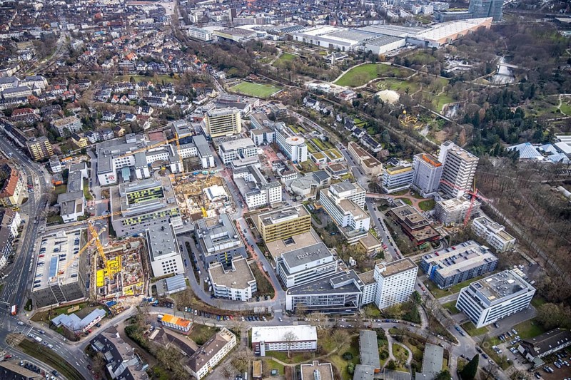 Aerial view, University Hospital Essen, construction site at the building Institute Group 1 (IG1), Mensa Campus Klinikum, Essen-Holsterhausen, Essen, Ruhr area, North Rhine-Westphalia, Germany, construction work, construction area, construction site, building plots, construction measure, construction project, construction site, DE, Europe, LLZ, Teaching and Learning Centre of the Medical Faculty of the University of Duisburg-Essen, aerial view, aerial photography, aerial photography, new building, overview, university hospital, bird's eye view, birds-eyes view, overview