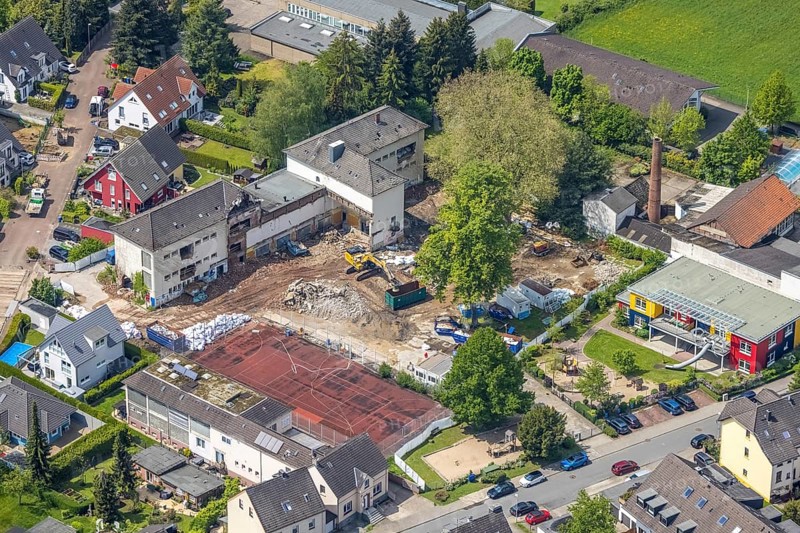 Aerial view, construction site with demolition of the school on the Ruhr, Kettwig, Essen, Ruhr area, North Rhine-Westphalia, Germany, demolition, construction work, construction area, building site, building plots, construction project, DE, clearing out, Europe, aerial view, aerial photography, aerial photography, Mintarder Weg, demolition, school, overview, bird's-eye view, bird's-eye view, overview