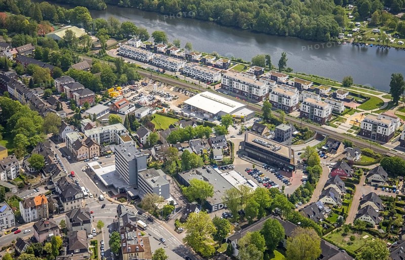 Aerial view, shopping centre high-rise city, joint and sports clinic Rhine/Ruhr, housing estate Am Kettwiger Ruhrbogen, Kettwig, Essen, Ruhr area, North Rhine-Westphalia, Germany, DE, shopping square, shopping centre, Europe, high-rise buildings, aerial view, aerial photography, aerial photography, local supply centre, Ringstraße, overview, bird's-eye view, overview