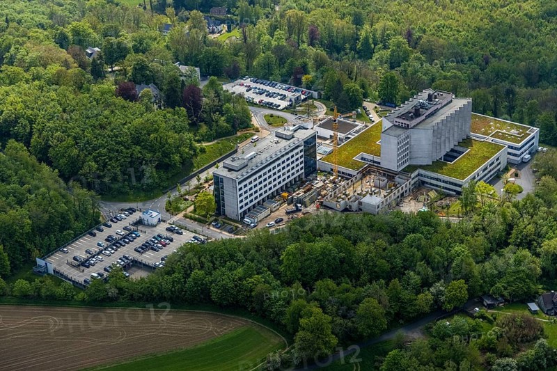 Aerial view, Ruhrlandklinik with construction site, Essen-Heidhausen, Essen, Ruhr area, North Rhine-Westphalia, Germany, construction work, construction area, construction site, building plots, construction crane, construction measure, construction project, construction site, DE, Europe, specialist clinic, healthcare, hospital, clinic, clinic centre, hospital, aerial photograph, aerial photography, aerial photography, medical facility, medical aid, new building, emergency service, Tüschener Weg, overview, bird's eye view, birds-eyes view, overview, medical care