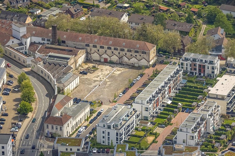 Aerial view, former worsted spinning mill Scheidt, Kettwig, Essen, Ruhr area, North Rhine-Westphalia, Germany, DE, Europe, distant view, commercial area, property tax, real estate, Kettwiger See, aerial view, aerial photography, aerial photography, Ringstraße, cloth factory, overview, bird's-eye view, residential area, housing and living, residential area, residential buildings, housing quality, housing estate, Zanella factory, bird's-eye view, overview
