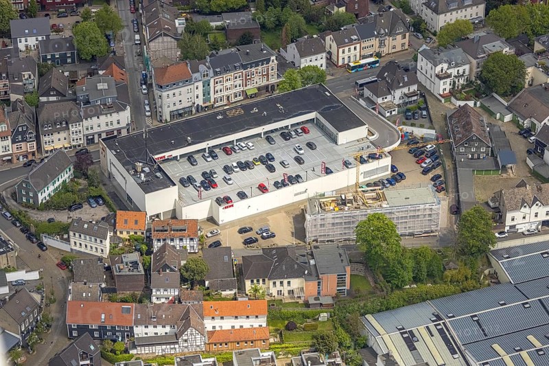 Aerial view, construction site at Rewe shopping centre, parking deck, Kettwig, Essen, Ruhr area, North Rhine-Westphalia, Germany, construction work, construction area, construction site, building plots, construction project, construction site, DE, shopping markets, shopping centre, Europe, aerial view, aerial photography, aerial photography, local supply centre, new building, parking spaces, Rewe supermarket, supermarket, overview, bird's-eye view, overview