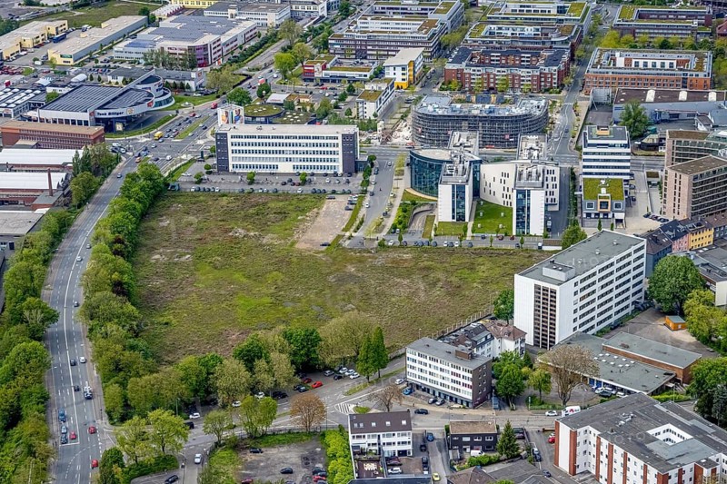Aerial view, brownfield Schwanenkampstraße, construction site and new office building at the corner of Frohnhauser Straße and Kurt-Jooss-Straße, City, Westviertel, Essen, Ruhr area, North Rhine-Westphalia, Germany, construction work, construction area, construction site, building plots, construction project, construction site, DE, Europe, city centre, aerial view, aerial photography, aerial photography, new building, city centre, overview, bird's eye view, overview