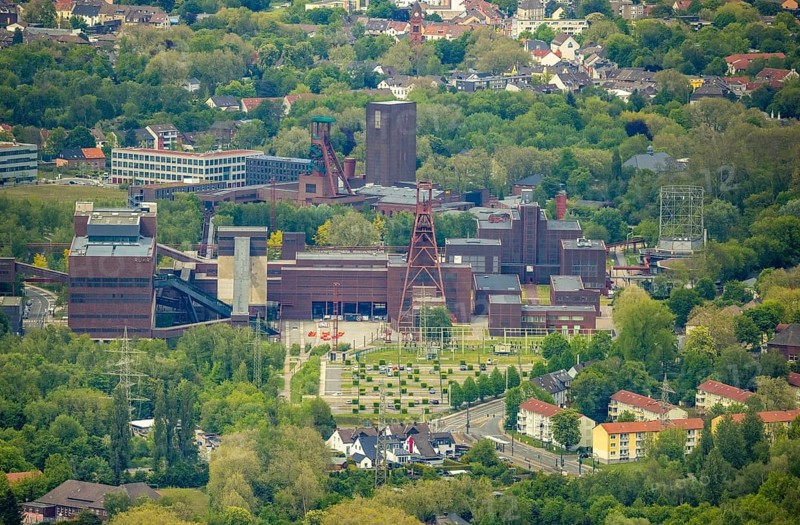 Aerial view, UNESCO World Heritage Zollverein, Essen-Stoppenberg, Essen, Ruhr area, North Rhine-Westphalia, Germany, DE, Eiffel Tower of the Ruhr area, Europe, industrial monument, culture, art, aerial view, aerial photography, aerial photography, coal mine, overview, events, venue, event location, event centre, bird's eye view, colliery, Zeche Zollverein, birds-eyes view, cultural use, overview