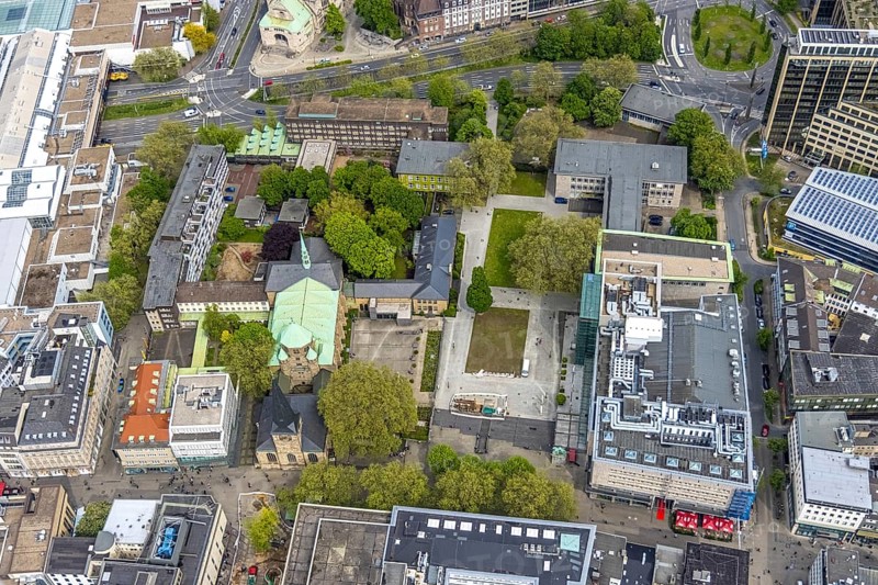 Aerial view, Essen Cathedral, Lichtburg building, Essen Adult Education Centre, city centre, Essen, Ruhr area, North Rhine-Westphalia, Germany, place of worship, education, educational institution, diocese of Essen, Burggymnasium, Burgplatz, DE, cathedral, Europe, religious community, place of worship, sacred site, cathedral church, church, parish, denomination, educational institute, aerial view, aerial photography, aerial photography, religion, religious site, school, overview, bird's eye view, birds-eyes view, overview