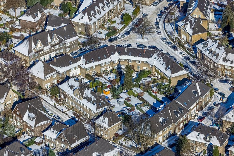 Aerial view, Margarethenhöhe, residential buildings Stiller Weg corner Hoher Weg, gazebos, Essen, Ruhr area, North Rhine-Westphalia, Germany, DE, Europe, property tax, real estate, aerial view, aerial photography, aerial photography, snow, overview, bird's-eye view, winter, housing estate, residential area, residential buildings, residential quality, residential neighbourhood, housing estate, birds-eyes view, overview