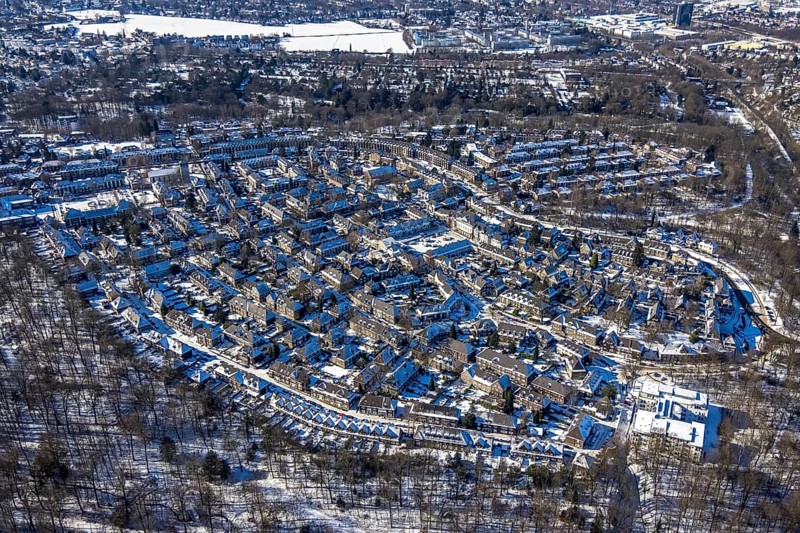 Aerial view, garden city Margarethenhöhe, Essen, Ruhr area, North Rhine-Westphalia, Germany, DE, Europe, property tax, real estate, aerial photograph, aerial photography, aerial photography, Margarethe Krupp Foundation, snow, housing estate, overview, bird's-eye view, winter, housing estate, housing and living, residential area, residential buildings, housing quality, residential neighbourhood, housing estate, birds-eyes view, people-friendly living, overview