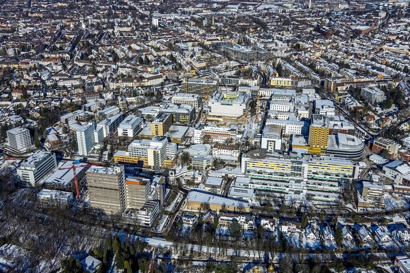 Aerial view, city view, University of Duisburg-Essen, University Hospital, Essen-Rüttenscheid, Essen, Ruhr area, North Rhine-Westphalia, Germany, DE, Europe, healthcare, hospital, clinic, clinic centre, hospital, aerial view, aerial photography, aerial photography, medical facility, medical aid, emergency service, snow, overview, bird's eye view, winter, birds-eyes view, overview, medical care