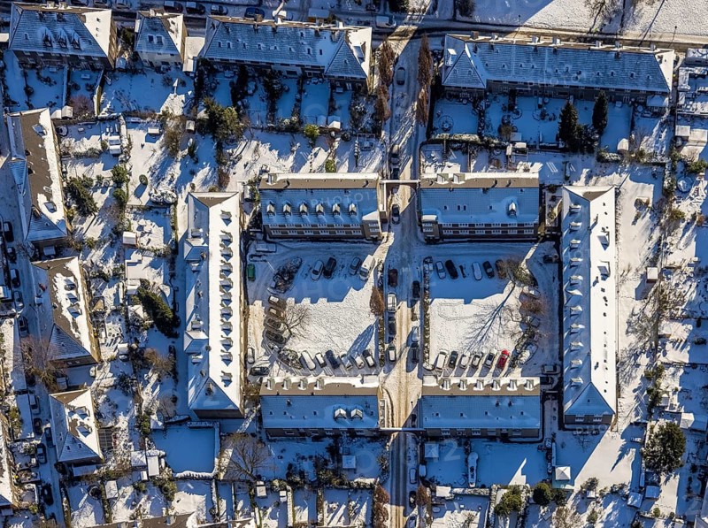 Aerial view, Garden City Margarethenhöhe, Robert-Schmohl-Platz, Essen, Ruhr area, North Rhine-Westphalia, Germany, DE, Europe, property tax, real estate, aerial view, aerial photography, aerial photography, Margarethe Krupp Foundation, snow, housing estate, overview, bird's-eye view, winter, housing estate, housing and living, residential area, residential buildings, quality of living, residential neighbourhood, housing estate, birds-eyes view, people-friendly living, overview