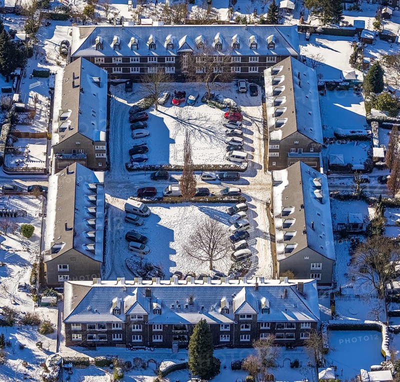 Aerial view, Garden City Margarethenhöhe, Robert-Schmohl-Platz, Essen, Ruhr area, North Rhine-Westphalia, Germany, DE, Europe, property tax, real estate, aerial view, aerial photography, aerial photography, Margarethe Krupp Foundation, snow, housing estate, overview, bird's-eye view, winter, housing estate, housing and living, residential area, residential buildings, quality of living, residential neighbourhood, housing estate, birds-eyes view, people-friendly living, overview