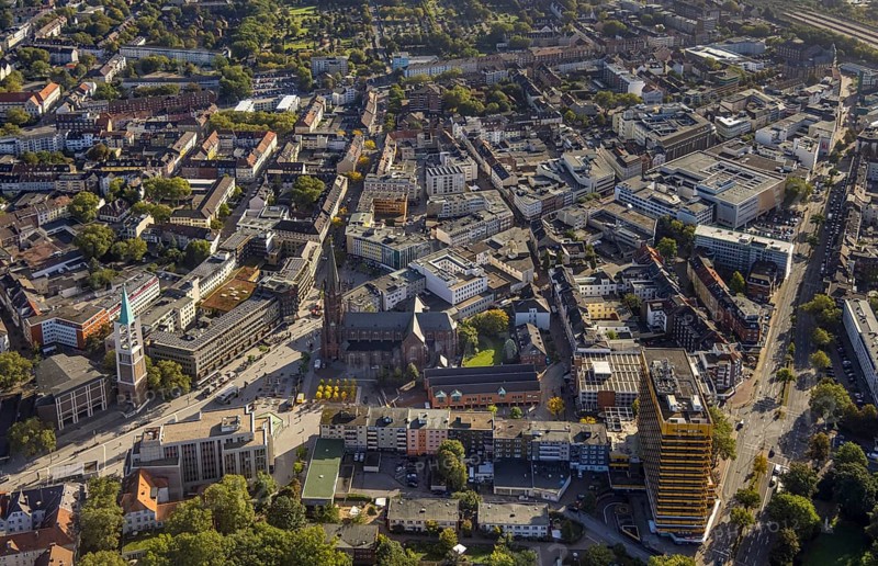 Aerial view, Bahnhofstraße pedestrian zone with Galeria Kaufhof building in the Altstadt district in Gelsenkirchen, Ruhr area, North Rhine-Westphalia, Germany, DE, shopping centre, shopping markets, shopping square, shopping centre, Europe, pedestrian zone, Gelsenkirchen, aerial view, aerial photography, aerial photography, local supply centre, shopping centre, overview, bird's-eye view, overview