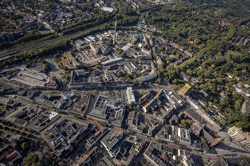Aerial view, Bahnhofstraße pedestrian zone with Galeria Kaufhof building in the Altstadt district in Gelsenkirchen, Ruhr area, North Rhine-Westphalia, Germany, DE, shopping centre, shopping markets, shopping square, shopping centre, Europe, pedestrian zone, Gelsenkirchen, aerial view, aerial photography, aerial photography, local supply centre, shopping centre, overview, bird's-eye view, overview