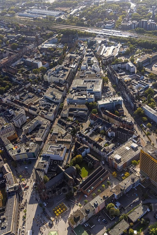 Aerial view, Bahnhofstraße pedestrian zone with Galeria Kaufhof building in the Altstadt district in Gelsenkirchen, Ruhr area, North Rhine-Westphalia, Germany, DE, shopping centre, shopping markets, shopping square, shopping centre, Europe, pedestrian zone, Gelsenkirchen, aerial view, aerial photography, aerial photography, local supply centre, shopping centre, overview, bird's-eye view, overview