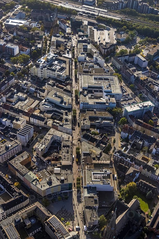 Aerial view, Bahnhofstraße pedestrian zone with Galeria Kaufhof building in the Altstadt district in Gelsenkirchen, Ruhr area, North Rhine-Westphalia, Germany, DE, shopping centre, shopping markets, shopping square, shopping centre, Europe, pedestrian zone, Gelsenkirchen, aerial view, aerial photography, aerial photography, local supply centre, shopping centre, overview, bird's-eye view, overview