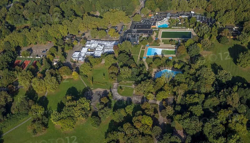 Aerial view, sports and health park with sauna, brine and wellness in Revierpark Nienhausen in the Feldmark district of Gelsenkirchen, Ruhr area, North Rhine-Westphalia, Germany, DE, Europe, leisure park, Gelsenkirchen, Gesundheitspark Nienhausen, aerial view, aerial photography, aerial photography, park, overview, bird's eye view, wellness, birds-eyes view, overview