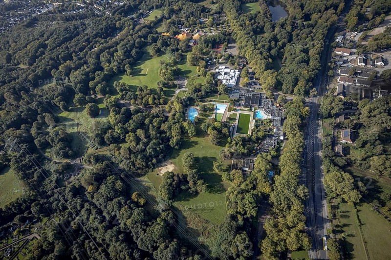 Aerial view, sports and health park with sauna, brine and wellness in Revierpark Nienhausen in the Feldmark district of Gelsenkirchen, Ruhr area, North Rhine-Westphalia, Germany, DE, Europe, leisure park, Gelsenkirchen, Gesundheitspark Nienhausen, aerial view, aerial photography, aerial photography, park, overview, bird's eye view, wellness, birds-eyes view, overview