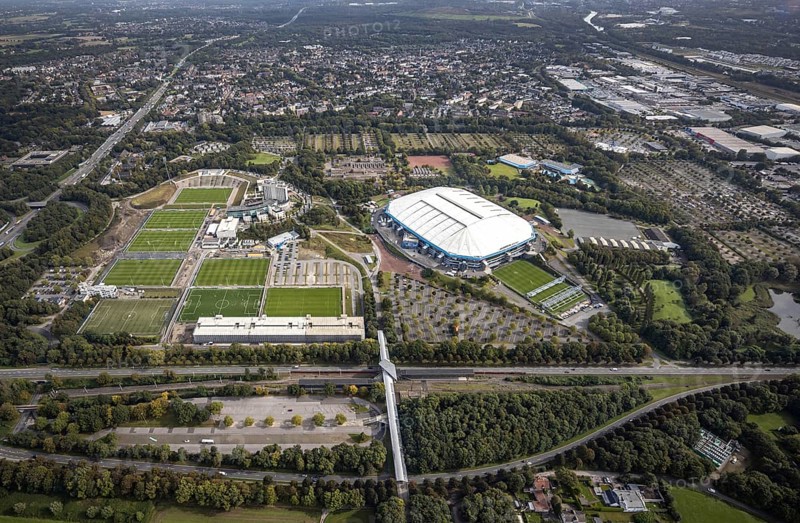 Aerial view, VELTINS-Arena Bundesliga stadium of FC Schalke 04 with training grounds in the district Erle in Gelsenkirchen, Ruhr area, North Rhine-Westphalia, Germany, arena, DE, Europe, football pitch, football stadium, football club, Gelsenkirchen, aerial view, aerial photography, aerial photography, sports, sports facilities, sports field, sports facility, stadium, overview, bird's-eye view, birds-eyes view, overview
