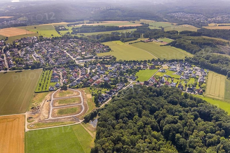 Aerial view, construction area Höinger Heide Am Winkel, Höingen, Ense, Sauerland, North Rhine-Westphalia, Germany, construction work, construction area, construction site, building plots, construction project, construction site, DE, Europe, property tax, Höinger Heide, real estate, aerial photograph, aerial photography, aerial photography, overview, bird's eye view, residential complex, living and living, residential area, residential buildings, residential quality, housing estate, birds-eyes view, overview