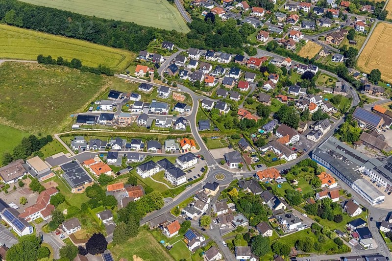 Aerial view, new building district Schreibers Hof and Bernhardusschule, Niederense, Ense, Sauerland, North Rhine-Westphalia, Germany, education, educational institution, DE, Europe, primary school, property tax, real estate, roundabout, roundabout, educational institute, aerial view, aerial photography, aerial photography, school, overview, bird's-eye view, residential area, housing and living, residential area, residential buildings, housing quality, housing estate, birds-eyes view, overview