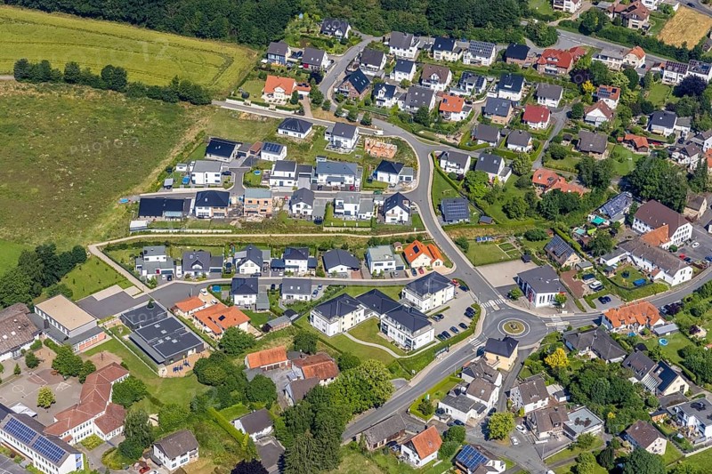 Aerial view, new building district Schreibers Hof and Bernhardusschule, Niederense, Ense, Sauerland, North Rhine-Westphalia, Germany, education, educational institution, DE, Europe, primary school, property tax, real estate, roundabout, roundabout, educational institute, aerial view, aerial photography, aerial photography, school, overview, bird's-eye view, residential area, housing and living, residential area, residential buildings, housing quality, housing estate, birds-eyes view, overview