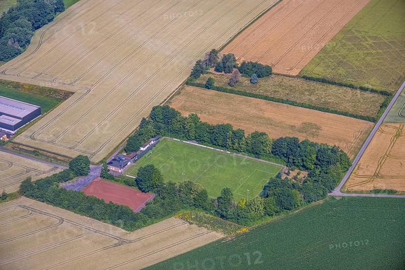 Aerial view, Waltringen sports ground, Ense, Sauerland, North Rhine-Westphalia, Germany, DE, Europe, football pitch, football stadium, football club, aerial view, aerial photography, aerial photography, SF Waltringen football club, sports facilities, sports ground, sports facility, overview, bird's-eye view, bird's-eye view, overview