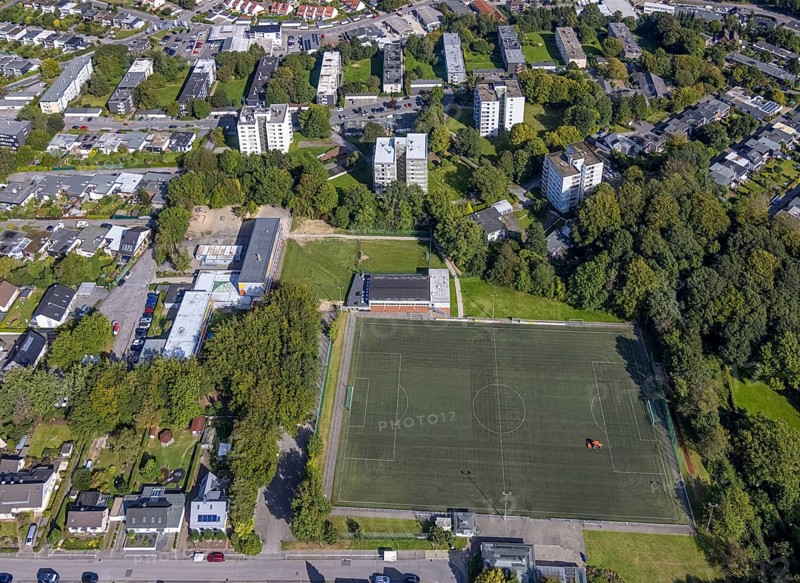 Aerial view, sports field sports club Büttenberg 1930 and primary school Büttenberg in the district Büttenberg in Ennepetal, Ruhr area, North Rhine-Westphalia, Germany, education, educational institution, DE, Ennepetal, Europe, football field, primary school, educational institute, aerial view, aerial photography, aerial photography, school, sports, sports facilities, sports field, sports facility, overview, bird's-eye view, birds-eyes view, overview