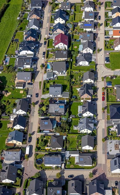 Aerial view, terraced house housing estate Dr.-Fritz-Textor-Ring in the district Büttenberg in Ennepetal, Ruhr area, North Rhine-Westphalia, Germany, DE, Ennepetal, Europe, property tax, real estate, aerial view, aerial photography, aerial photography, overview, bird's-eye view, housing estate, housing and living, residential area, residential buildings, quality of living, residential neighbourhood, housing estate, birds-eyes view, overview