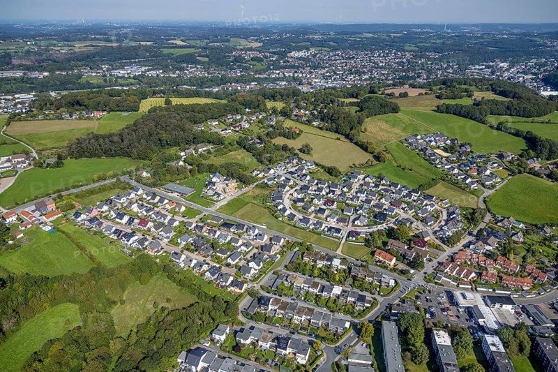 Aerial view, housing estate Dr.-Fritz-Textor-Ring and housing estate Ewald-Rettberg-Straße in the district Büttenberg in Ennepetal, Ruhr area, North Rhine-Westphalia, Germany, DE, Ennepetal, Europe, property tax, real estate, aerial view, aerial photography, aerial photography, overview, bird's eye view, housing estate, housing and living, residential area, residential buildings, housing quality, residential neighbourhood, housing estate, birds-eyes view, overview