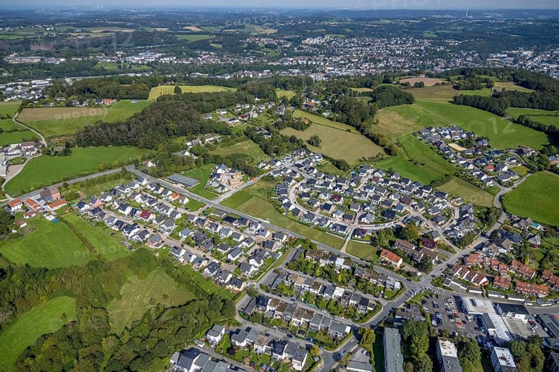 Aerial view, housing estate Dr.-Fritz-Textor-Ring and housing estate Ewald-Rettberg-Straße in the district Büttenberg in Ennepetal, Ruhr area, North Rhine-Westphalia, Germany, DE, Ennepetal, Europe, property tax, real estate, aerial view, aerial photography, aerial photography, overview, bird's eye view, housing estate, housing and living, residential area, residential buildings, housing quality, residential neighbourhood, housing estate, birds-eyes view, overview