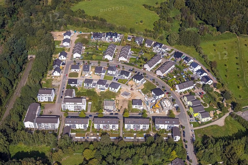 Aerial view, new development area Brunnen am Dr.-Emil-Böhmer-Weg in the district Lindenberg in Schwelm, Ruhr area, North Rhine-Westphalia, Germany, DE, Europe, property tax, real estate, aerial view, aerial photography, aerial photography, Schwelm, overview, bird's-eye view, residential area, living and living, residential area, residential buildings, residential quality, residential neighbourhood, housing estate, birds-eyes view, overview