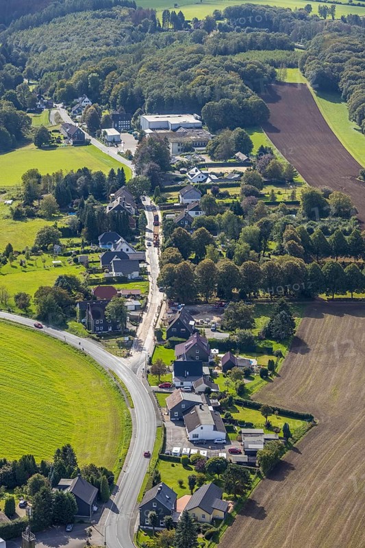 Aerial view, Spreeler Weg and cemetery in the Königsfeld district of Ennepetal, Ruhr area, North Rhine-Westphalia, Germany, burial site, DE, Ennepetal, Europe, cemetery, memorial, Gottesacker, graves, burial ground, aerial photograph, aerial photography, aerial photography, resting place, overview, bird's-eye view, bird's-eye view, overview