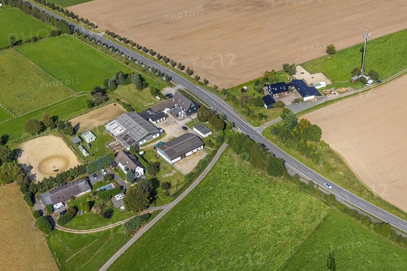 Aerial view, riding training at the Wolfshövel riding centre in the Königsfeld district of Ennepetal, Ruhr area, North Rhine-Westphalia, Germany, DE, Ennepetal, Europe, aerial view, aerial photography, aerial photography, horses, equestrian sports, riding centre, riding school, riding centre, riding stable, overview, bird's-eye view, overview